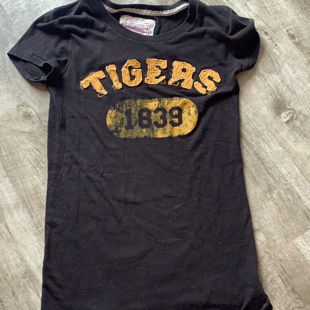 Black and yellow tiger tee from pink